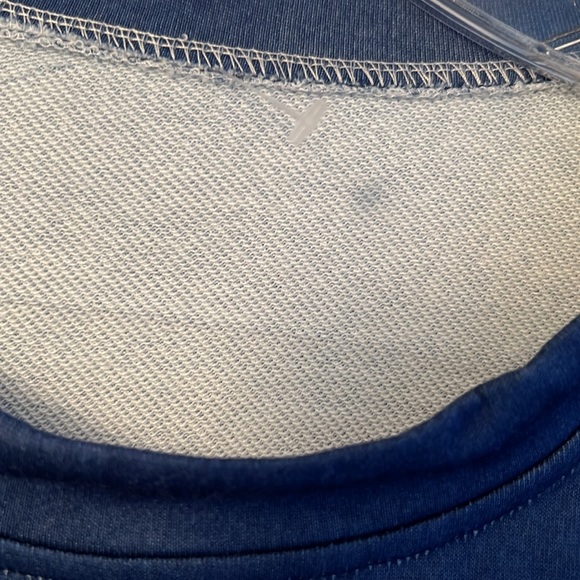 UNBRANDED XL LS WITH SLIT SIDES BLUE WITH VIBRANT COLORED DESIGN TOP - Picture 3 of 9